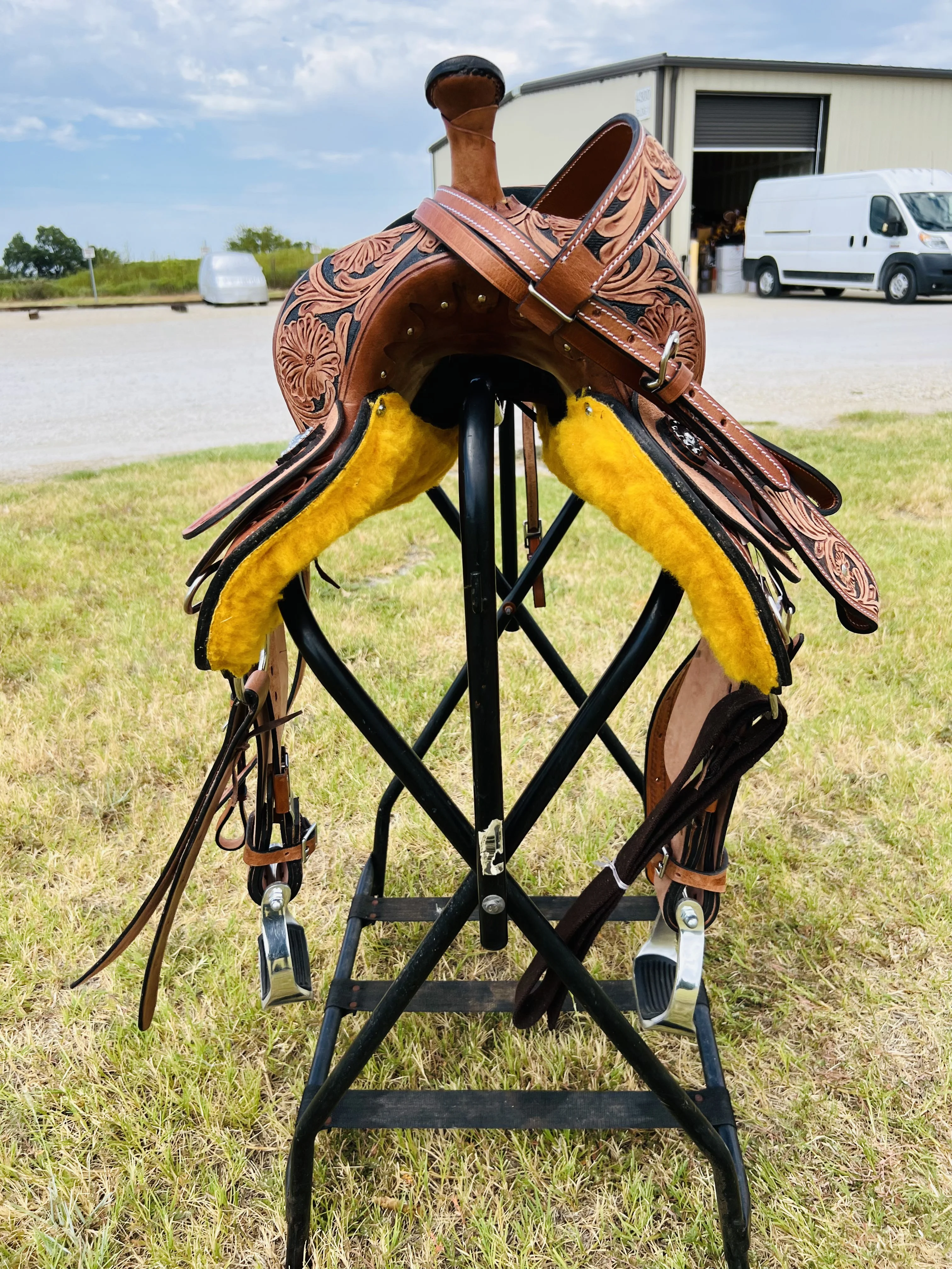 Resistance Adult Western Horse Barrel Saddle For Horse Riding | Floral Tooled With Silver Conchos | Genuine Leather 14