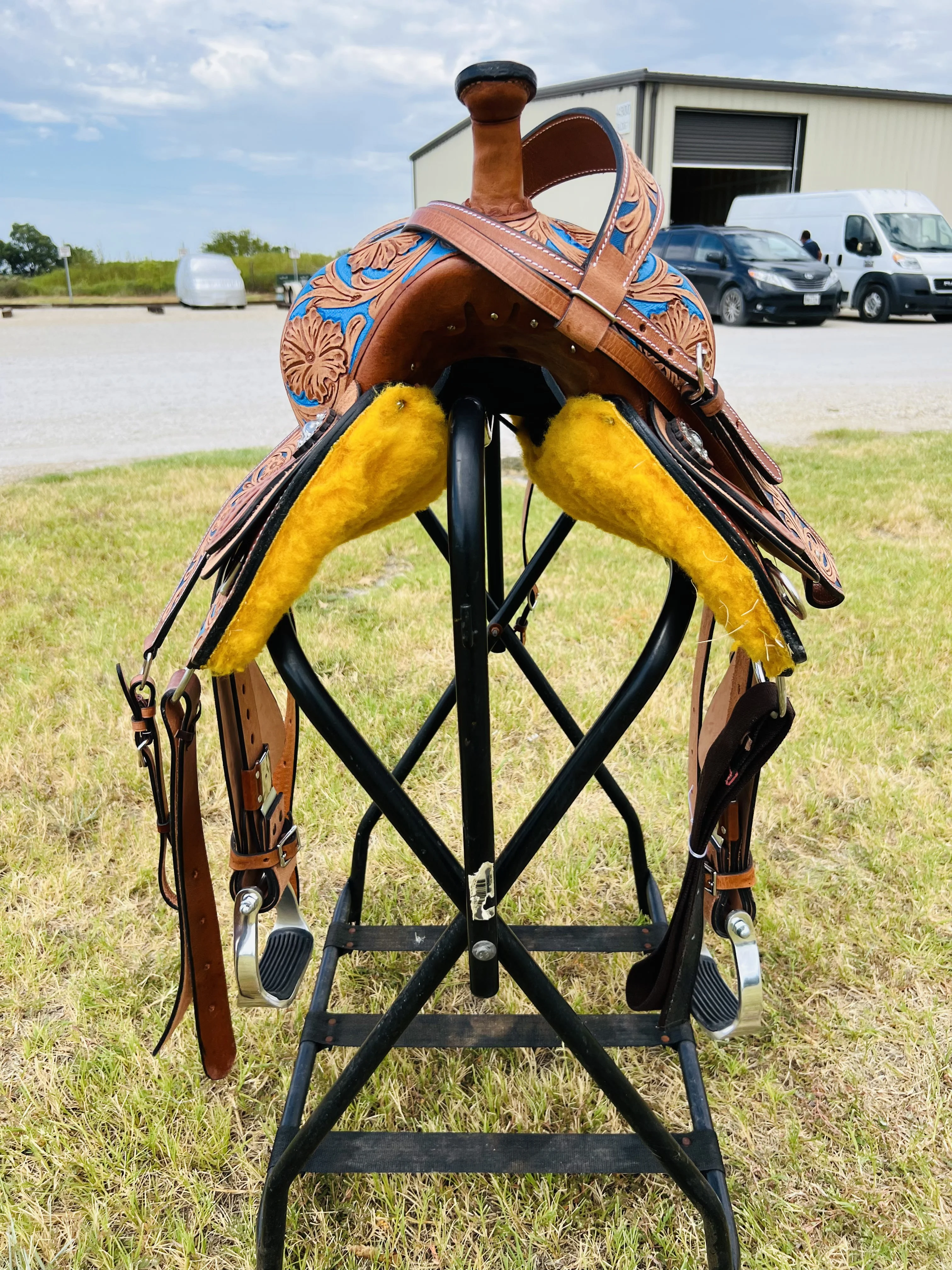Resistance Adult Western Horse Barrel Saddle For Horse Riding | Floral Tooled With Silver Conchos | Genuine Leather 14